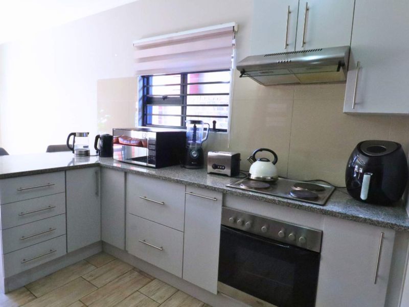 Peaceful living in this beautifully maintained 3 bedroom, 2 bathroom townhouse located in Azima View Estate. - Photo 8