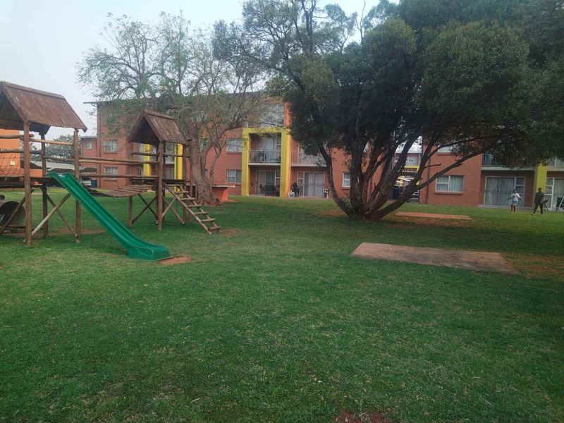 2 bedrooms ground floor apartment for sale in Montana, Pretoria - Photo 2
