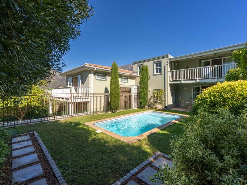 A Warm, Welcoming Home in Secure Tamboerskloof Estate - Photo 2