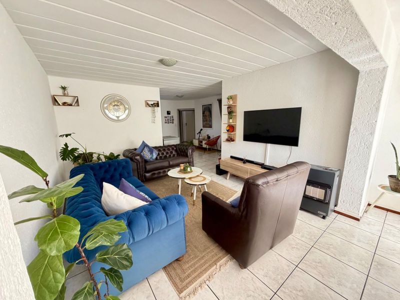 Immaculate Ground Floor Unit for Rent - Photo 4