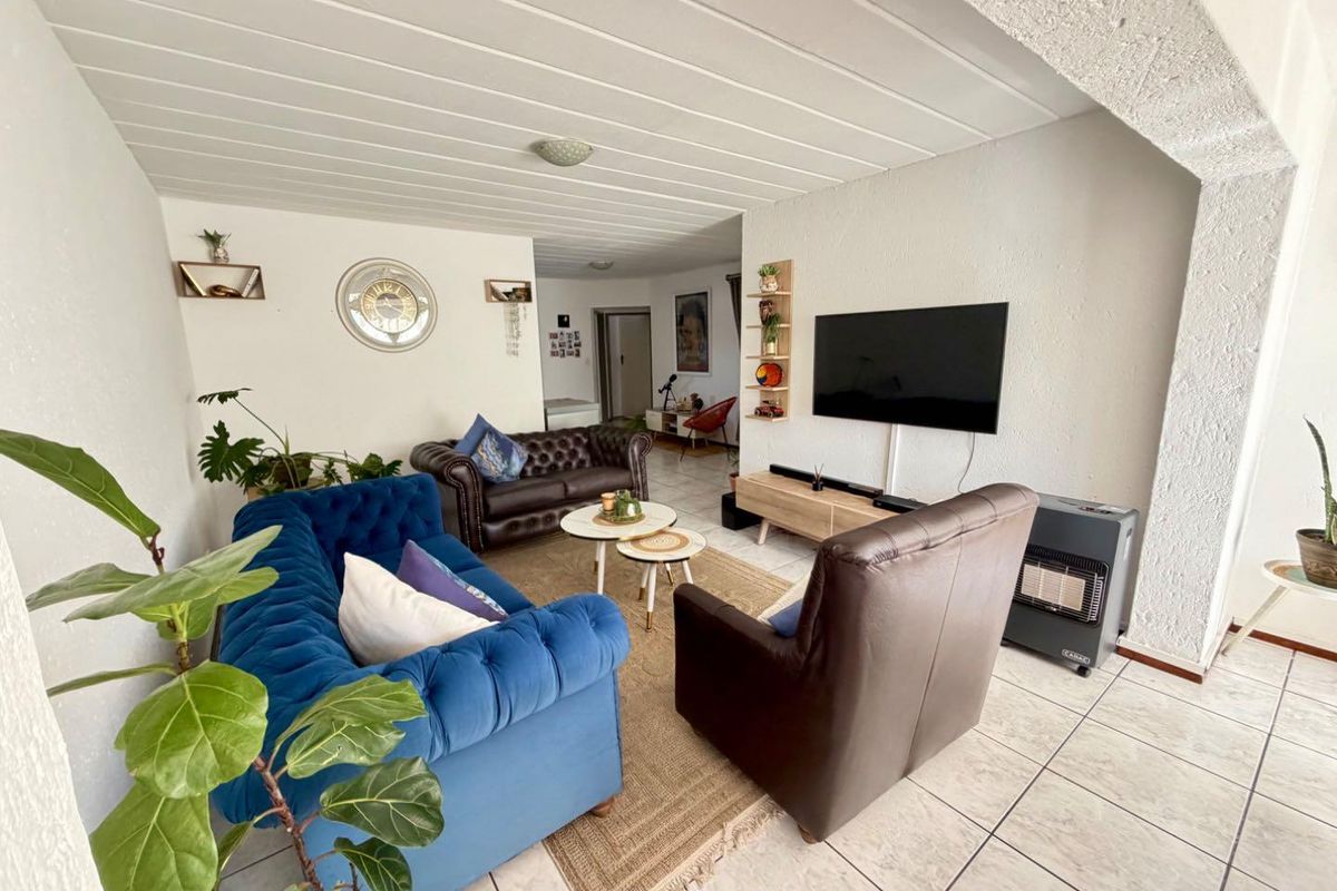 Immaculate Ground Floor Unit for Rent - Photo 4
