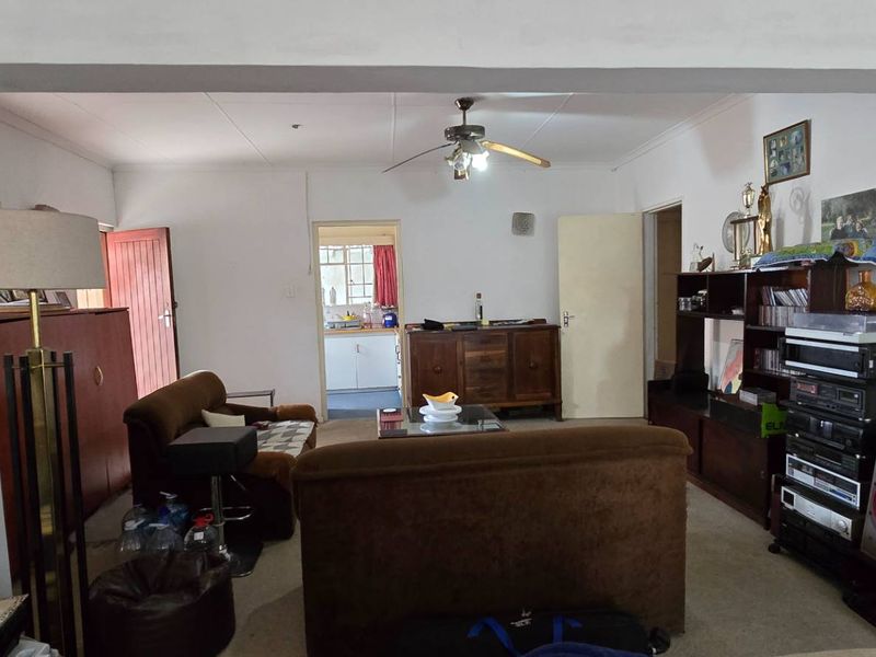 Good Position - Photo 6