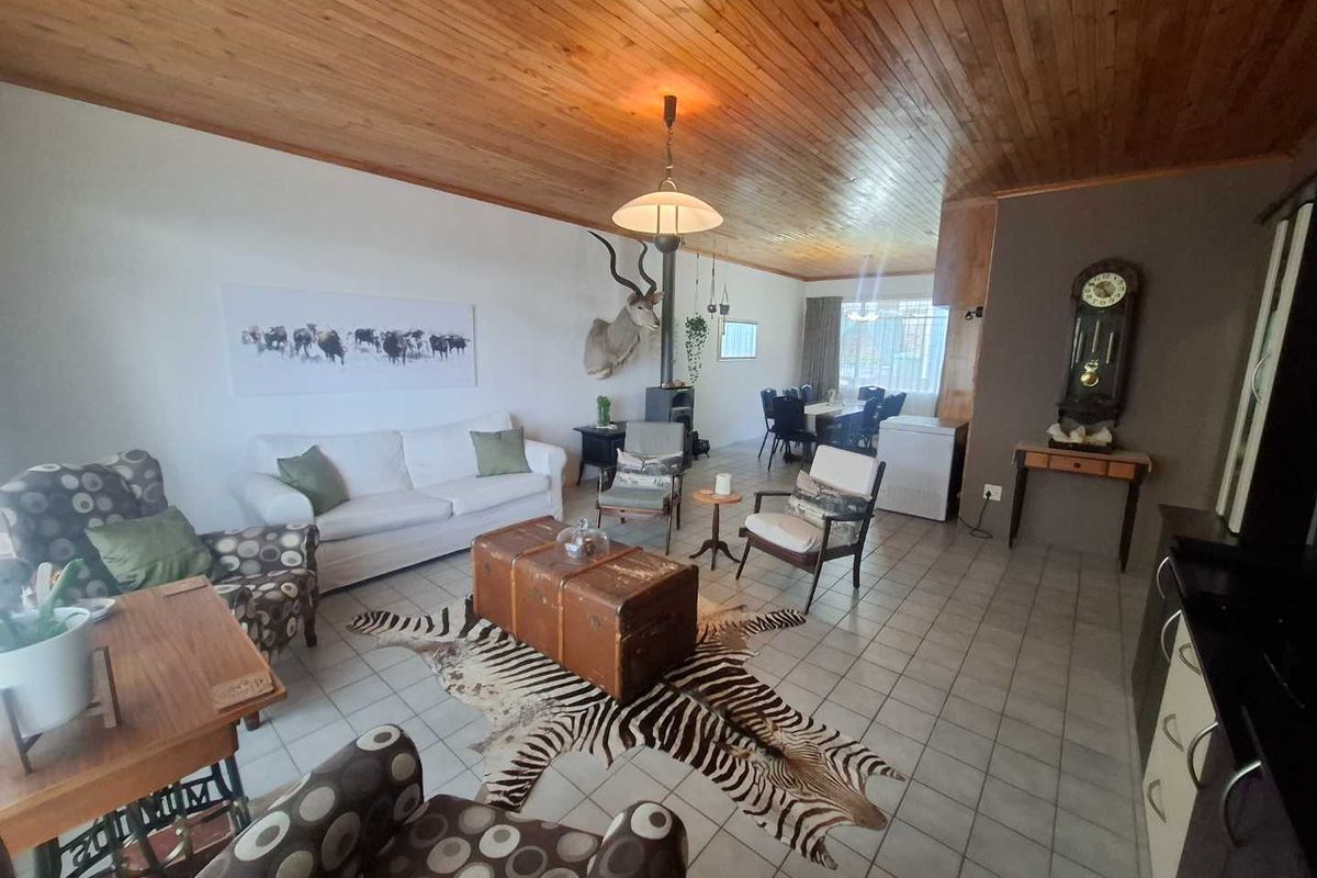 Family home with a flat - Photo 4