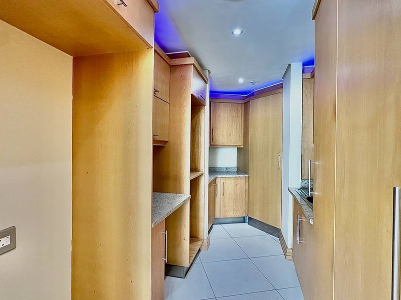 3 BEDROOM I 3.5 BATHROOM APARTMENT - Photo 7