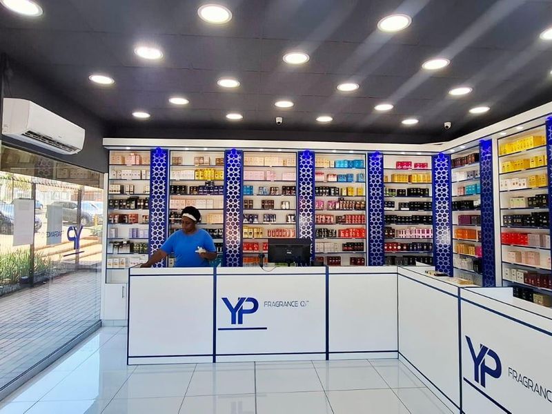 **Exceptional Retail Opportunity at Prime Shopping Mall Location** - Photo 3