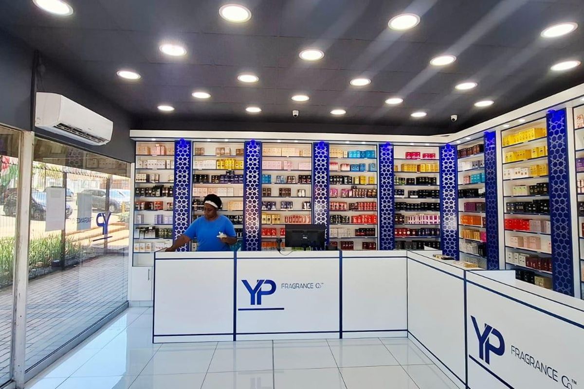 **Exceptional Retail Opportunity at Prime Shopping Mall Location** - Photo 3