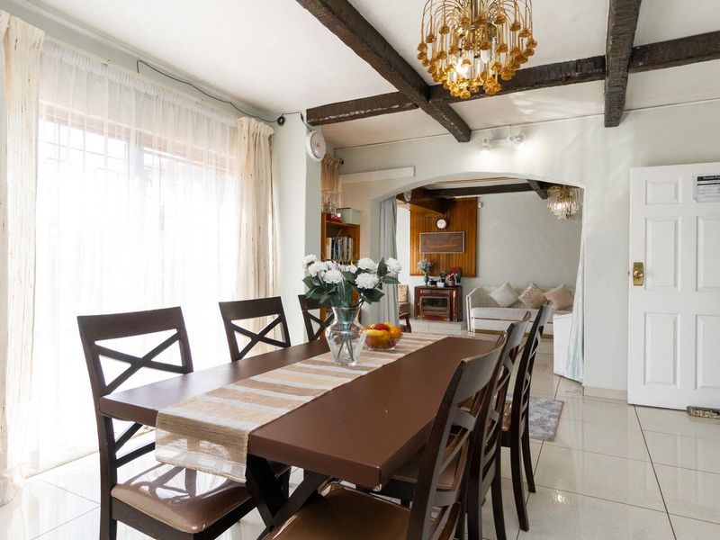 5 Bedroom Double Story House - Photo 6