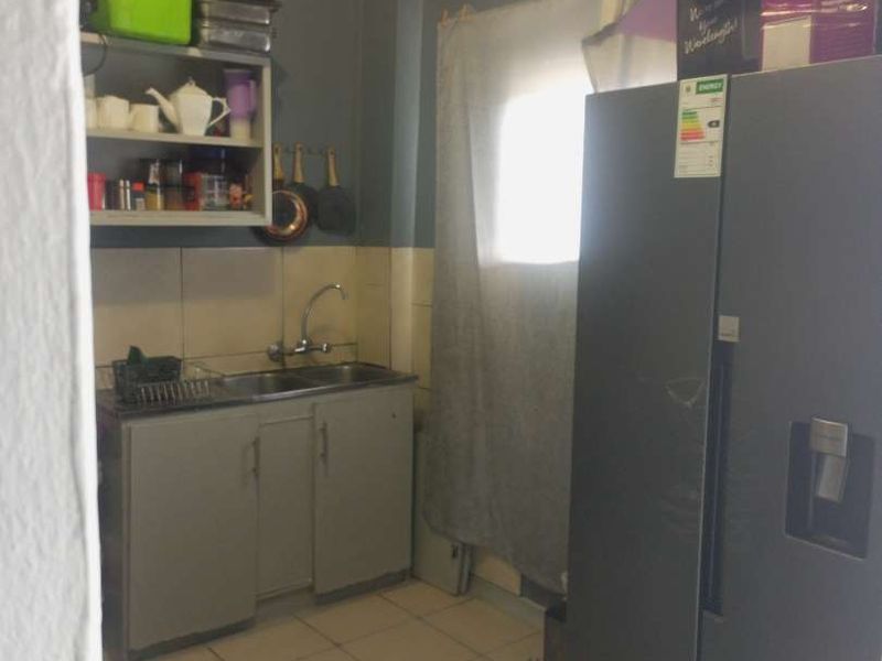 A spacious 1,5 bedroom apartment in Pretoria West is now for sale. - Photo 2