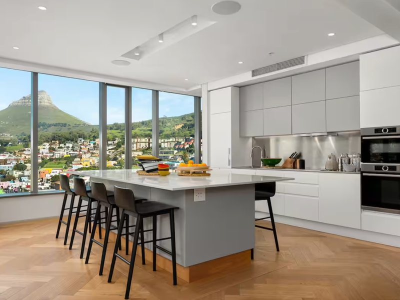 Penthouse Perfection with World Class Views - Photo 2