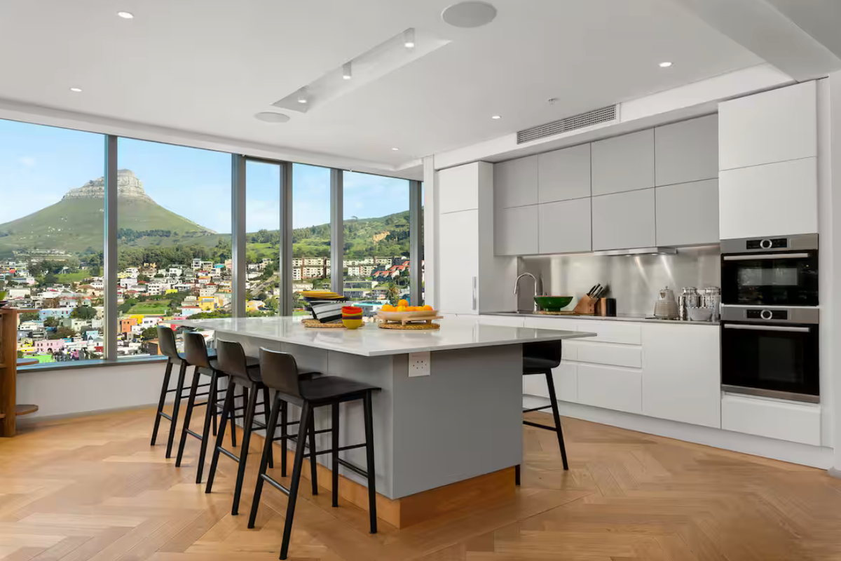 Penthouse Perfection with World Class Views - Photo 2