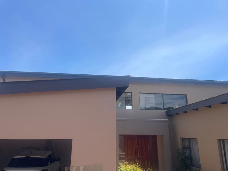 Modern double-storey home in Randpark Ridge featuring an indoor pool, 3 en-suites, wine cellar, double garage, plus a separate 2-bed cottage with its own garage - Photo 6