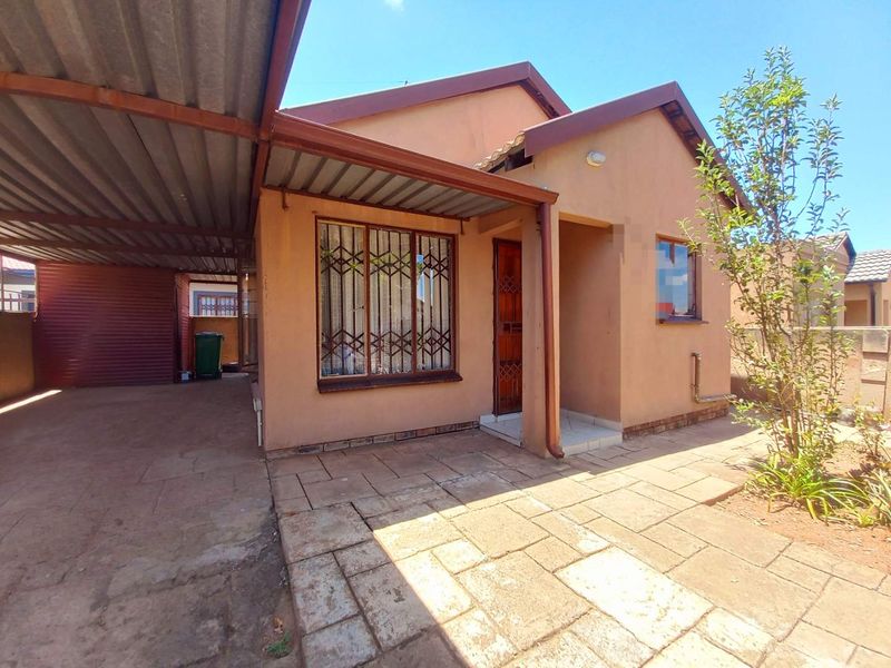 Two Bedrooms house for sale in Soshanguve VV - Photo 4