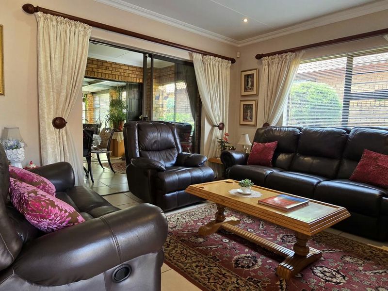 3 Bedroom Cluster for sale in New Redruth - Photo 4