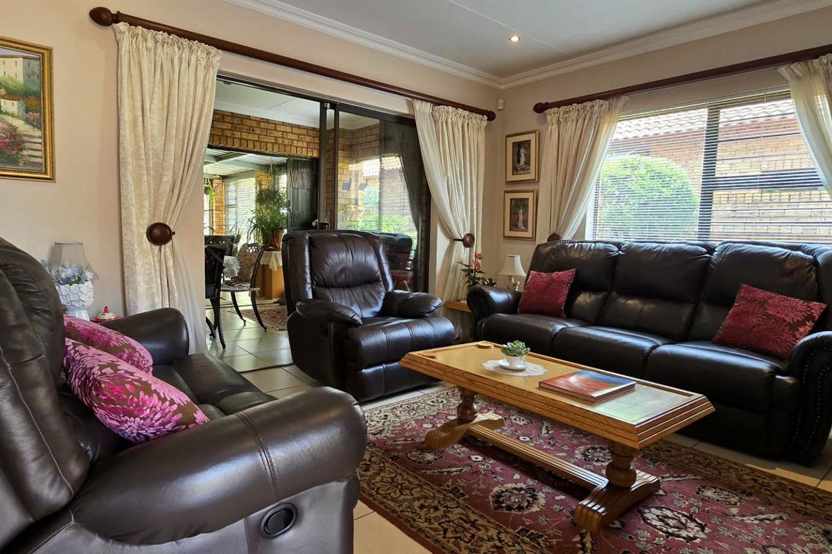 3 Bedroom Cluster for sale in New Redruth - Photo 4