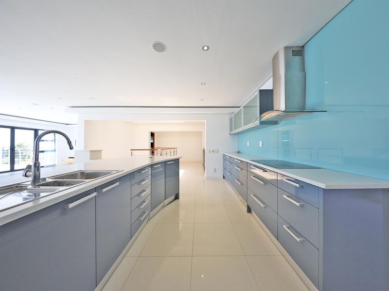 5 Bedroom house in Baronetcy Estate, Plattekloof - Photo 2