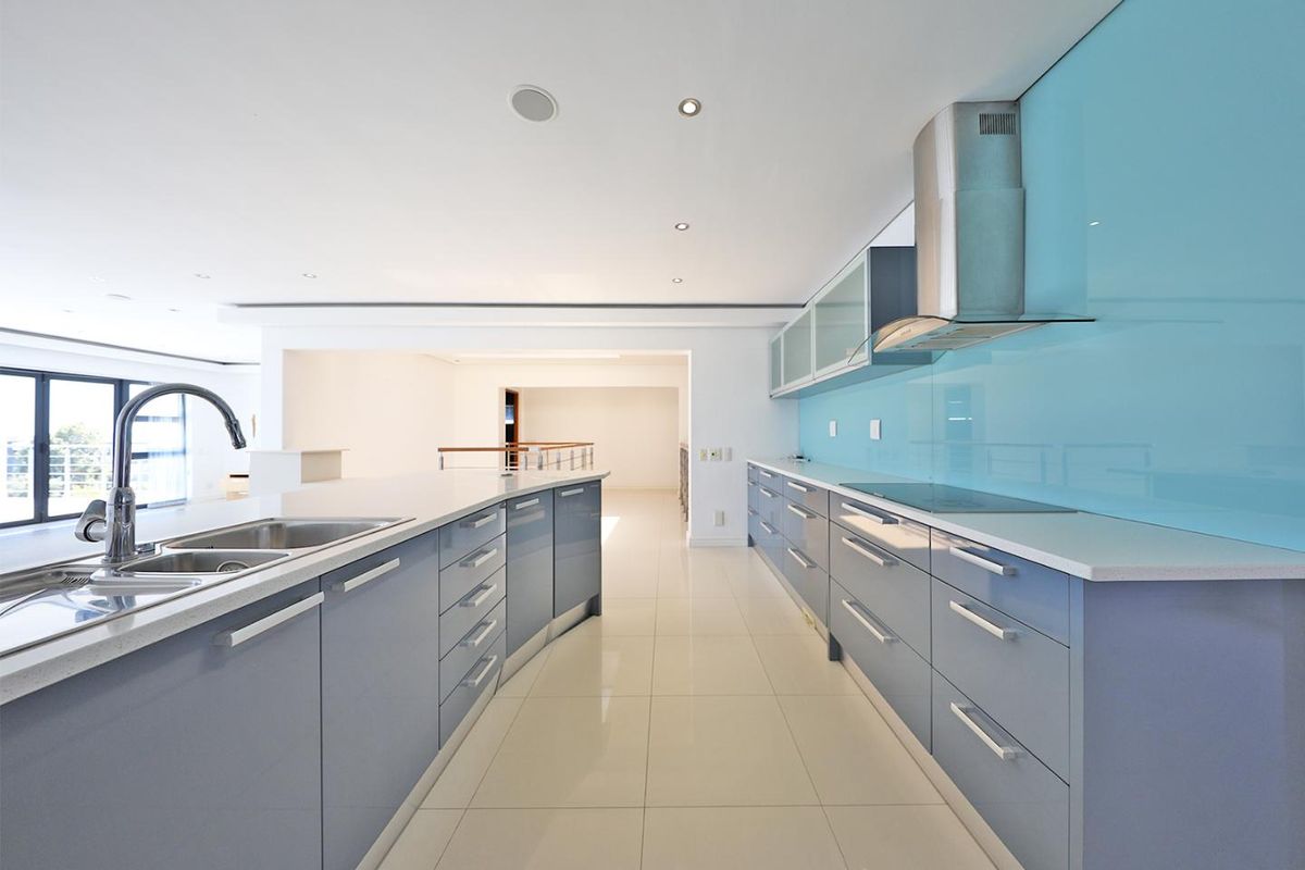 5 Bedroom house in Baronetcy Estate, Plattekloof - Photo 2