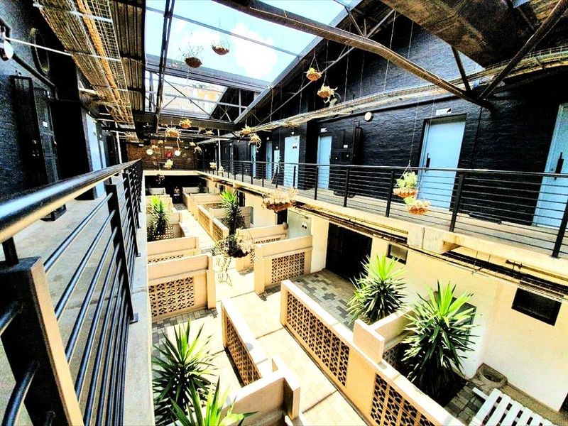 Beautiful bachelor pad in Maboneng - Photo 3