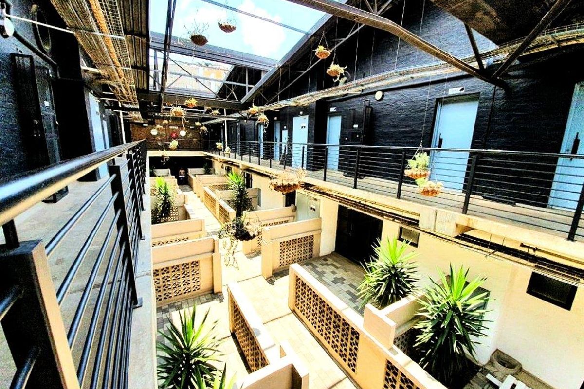 Beautiful bachelor pad in Maboneng - Photo 3