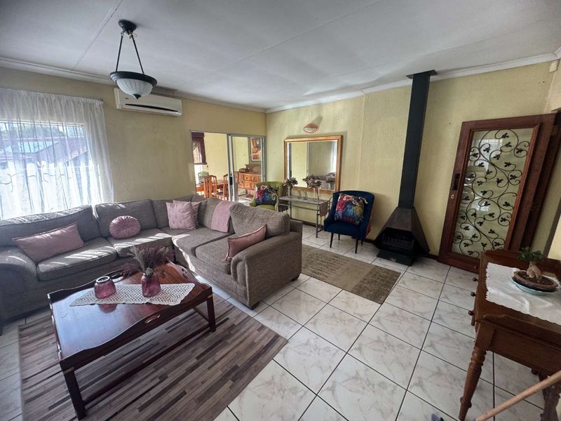 Spacious Family Home For Sale - Photo 6
