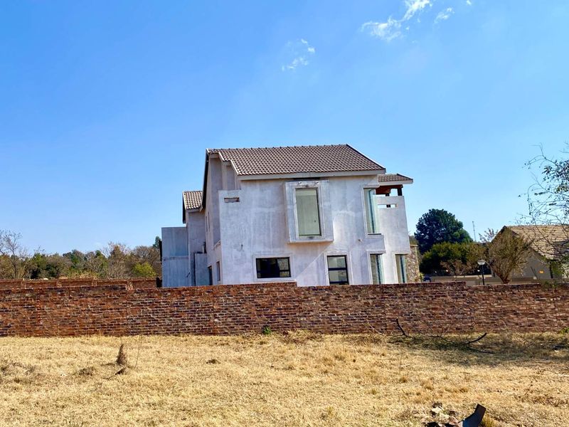 Modern 4-Bedroom Family Home - Photo 10