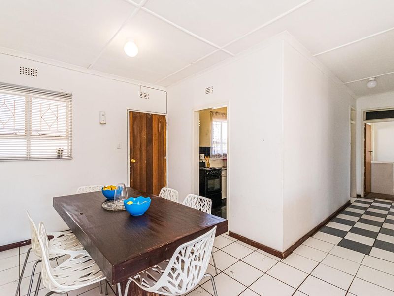 Live Large on the First Floor - Photo 2