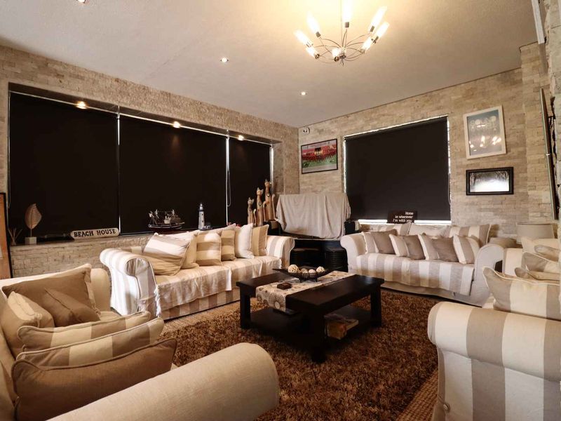 Spacious 4-Bedroom Sea-View Townhouse for Sale in Vogelstrand, Swakopmund - Photo 6