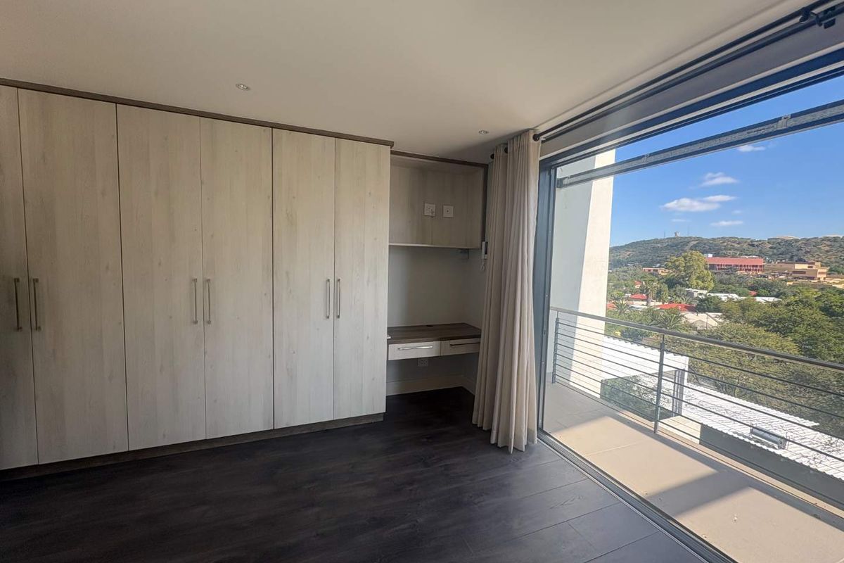 3 Bedroom Townhouse in upmarket complex - Photo 3