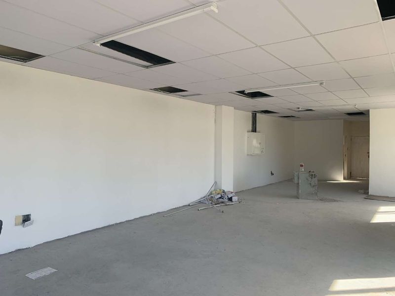 Prime Retail Space: Boost Your Business in a Bustling Center - Photo 6