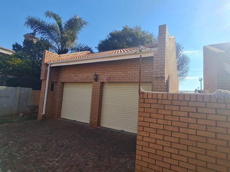 EXCLUSIVE MANDATE Lock up and go secure Duet. - Photo 6