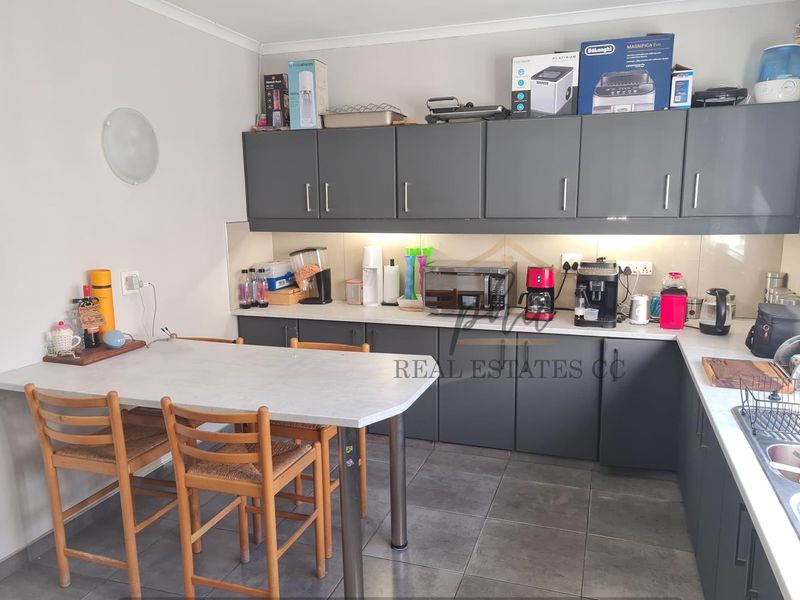 Cosy 3  Bedroom House with newly Built 2-Bedroom Cottage on a Corner Erf in Walvis Bay - Photo 7