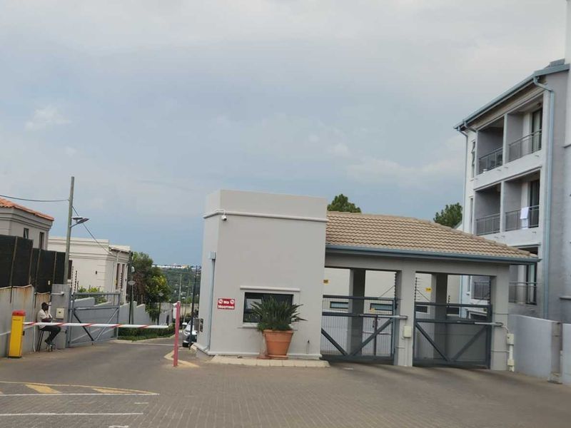 2 Bedroom  Apartment in the heart of Morningside for sale - Photo 2