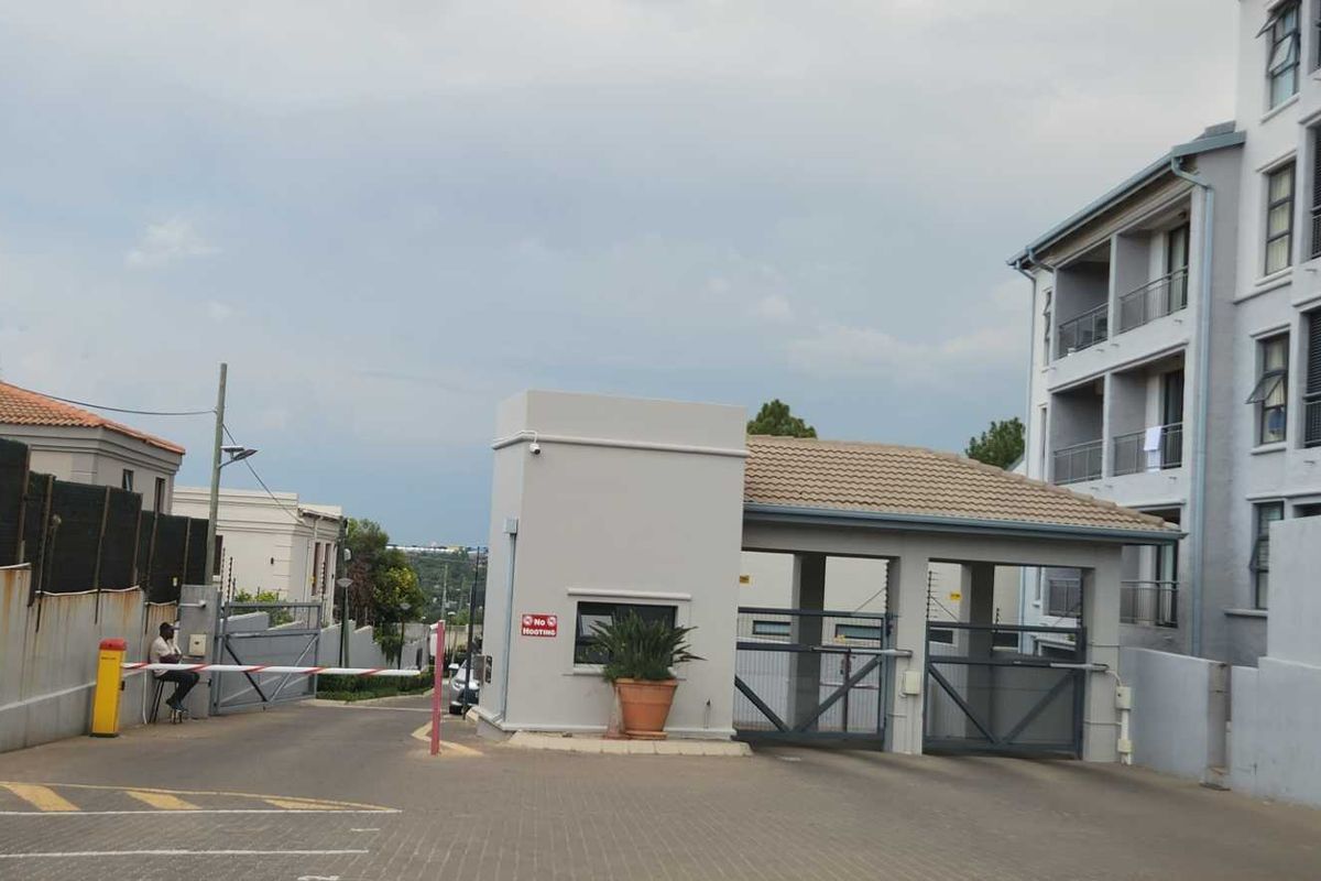2 Bedroom  Apartment in the heart of Morningside for sale - Photo 2