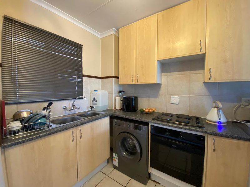 Charming Top-Stack Unit with Stunning Views! - Photo 4