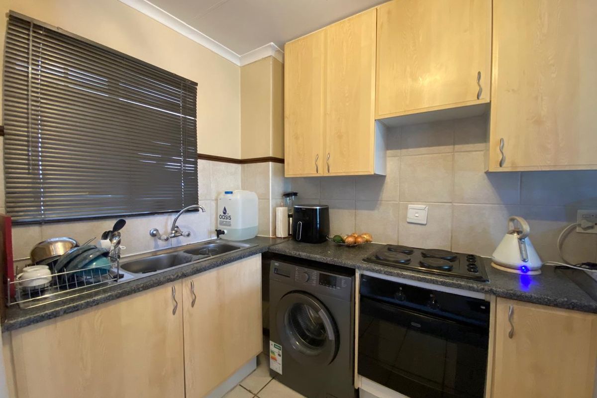 Charming Top-Stack Unit with Stunning Views! - Photo 4