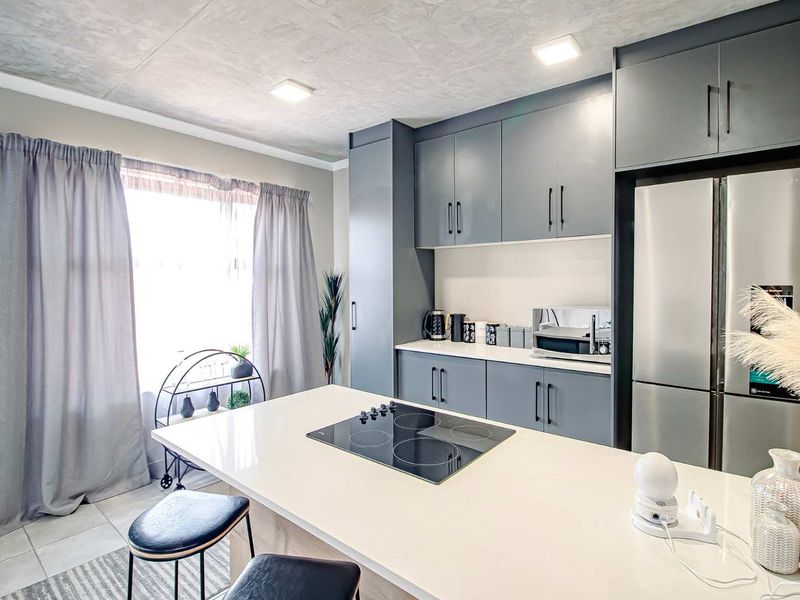 Three bedroom home in secure estate - Photo 4