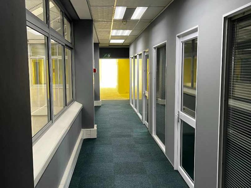 Superb Views & Air Conditioned Offices in Milnerton - Photo 5