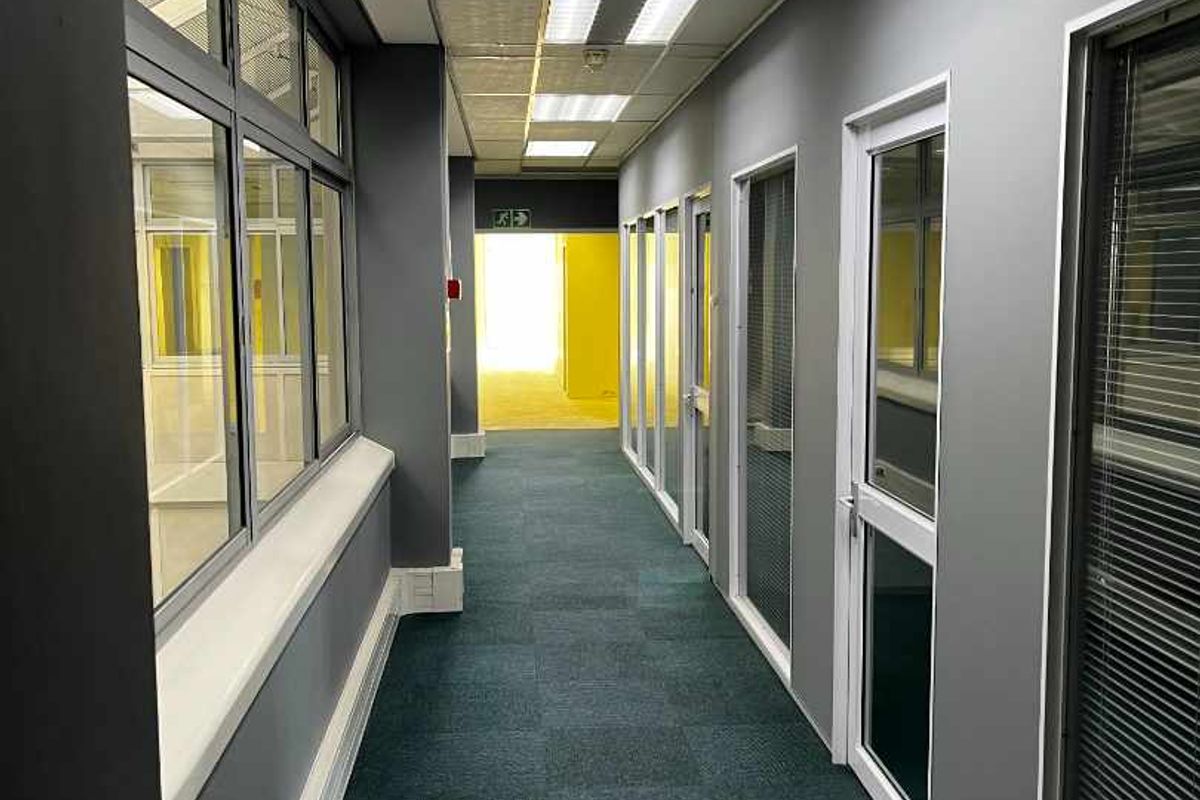 Superb Views & Air Conditioned Offices in Milnerton - Photo 5