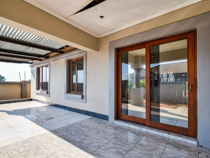 Two bedroom, full-title home in security estate - Willow Park Manor - Photo 2