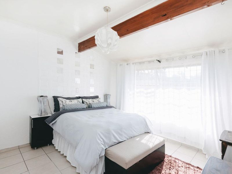 Neat 2 bedroom 2 bathroom unit for sale in Weltevreden Park Roodepoort - Photo 9