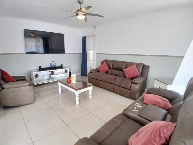 Four Bedroom Home for Sale in Verwoerdpark - Photo 4