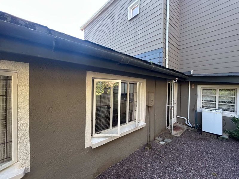 Furnished 1-Bedroom Cottage, Hassle-Free Living with Parking - Photo 1