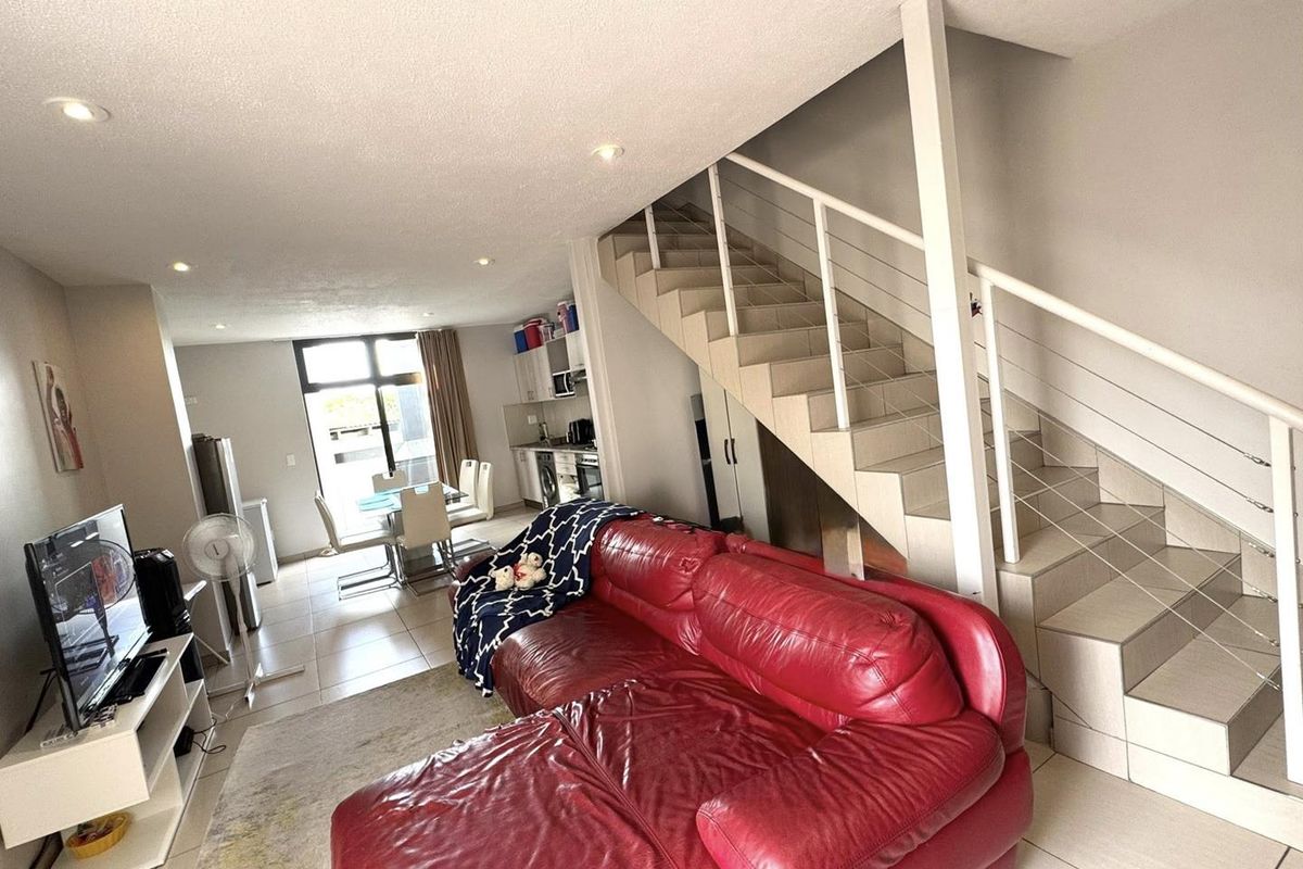 2 Bedroom Townhouse For Sale In Elisenheim - Photo 2
