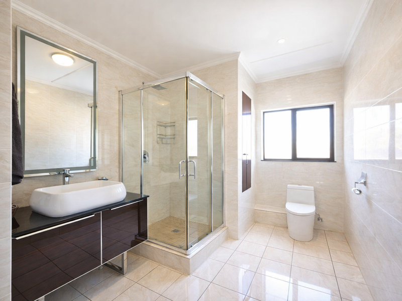 A Luxury 3 bed Apartment - Photo 4