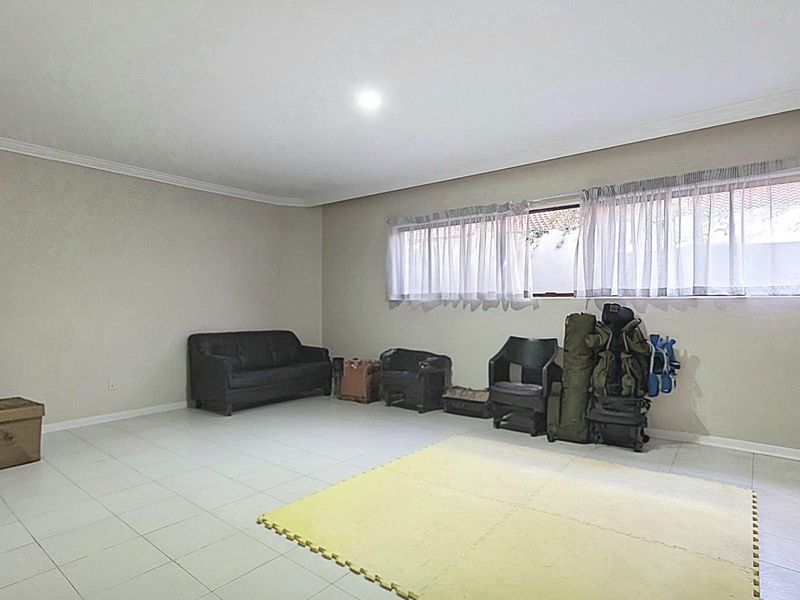 Exceptional Spacious Secure 3 Bedroom Sandown Cluster With Swimming Pool - Photo 8