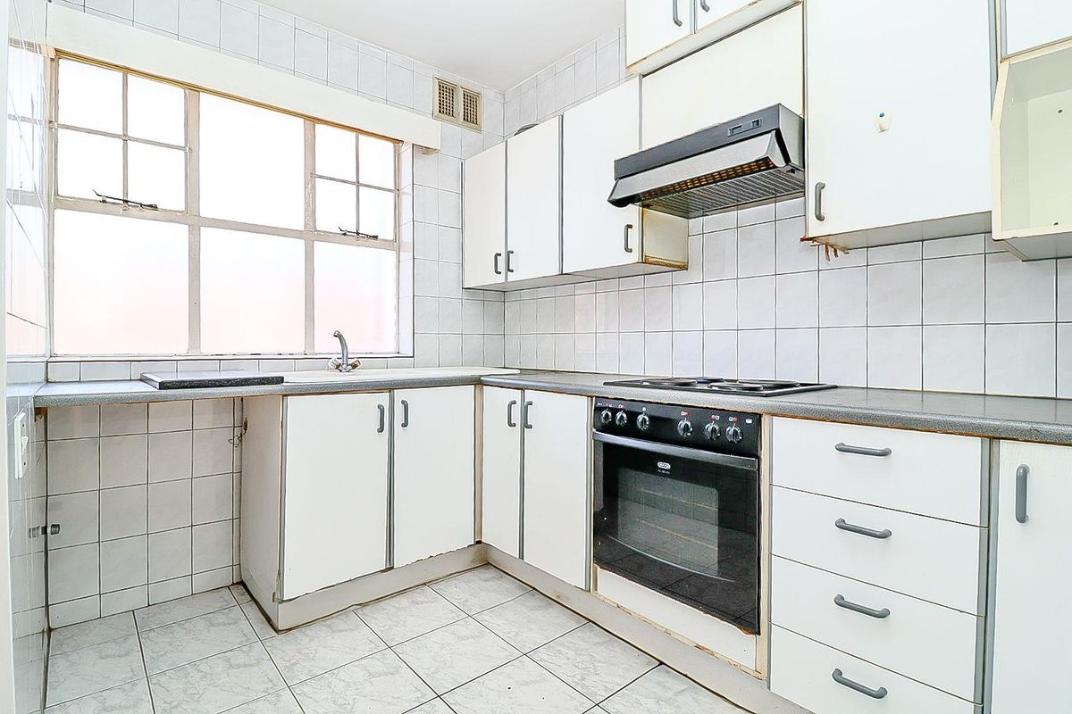 Two Bedroom Apartment Conveniently Located! - Photo 3