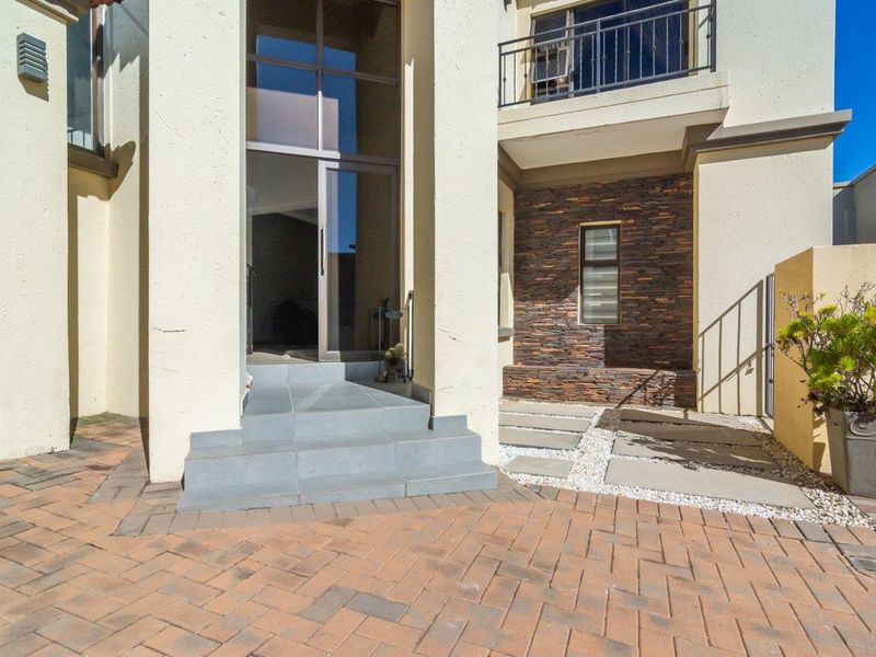 Family Home for Rent - Photo 4