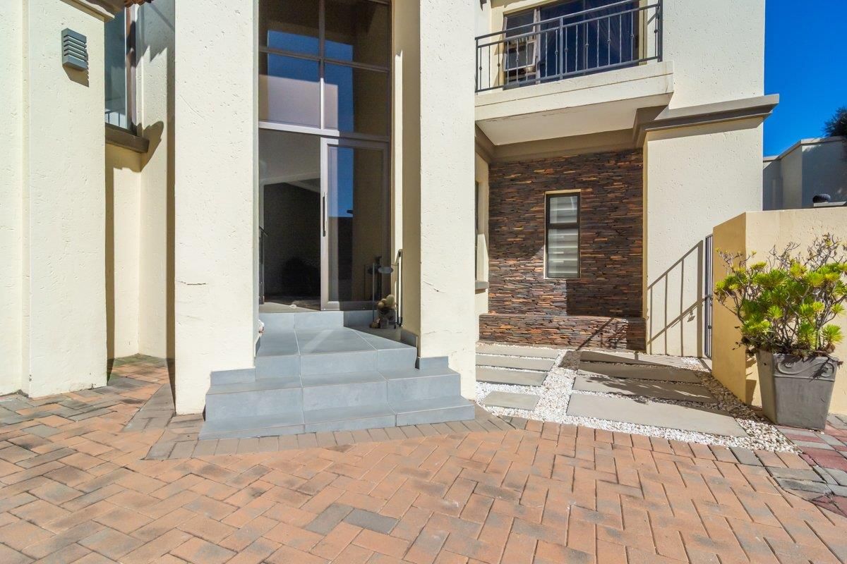 Family Home for Rent - Photo 4