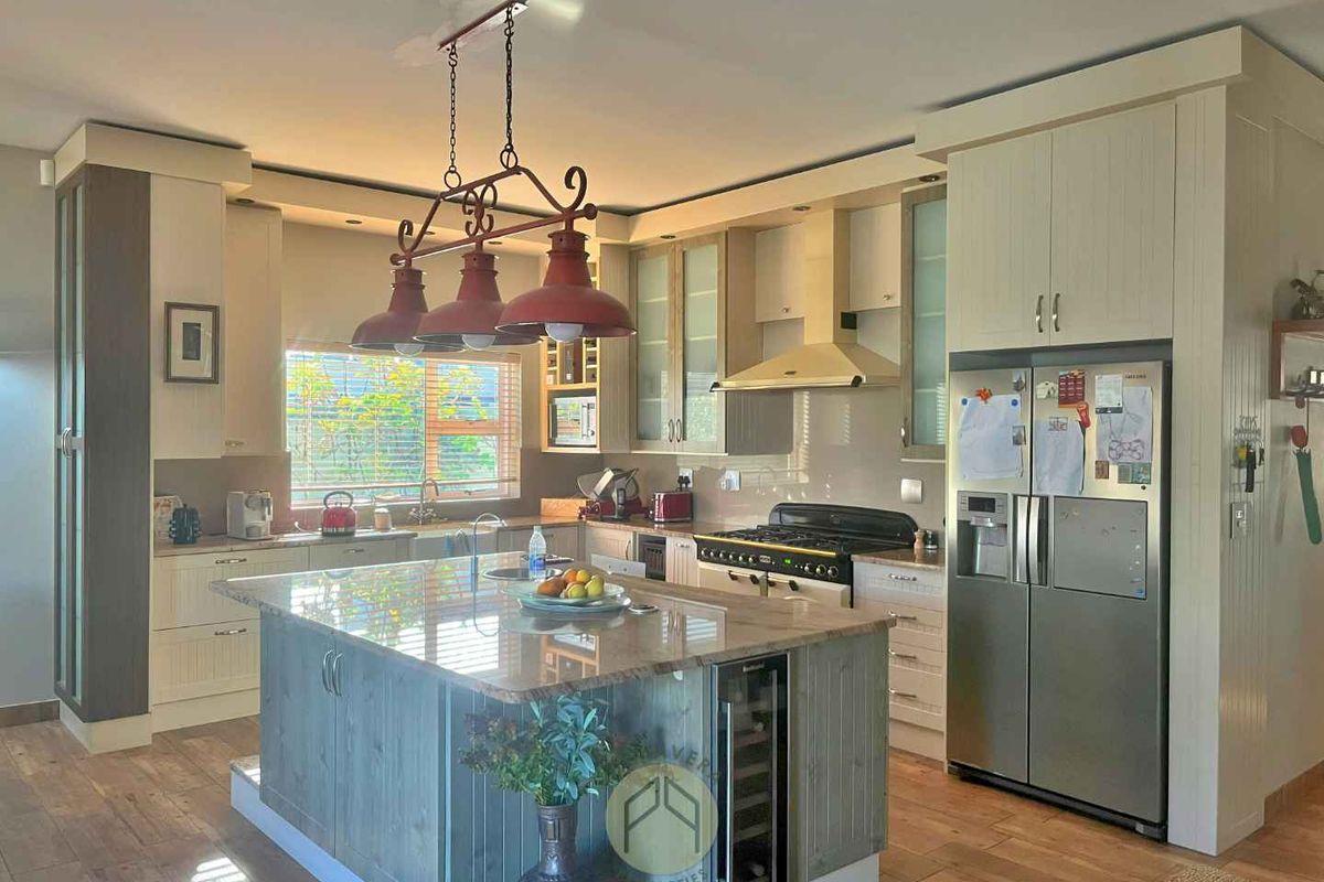 4 Bedroom House FOR SALE in Waterfront, Swakopmund - Photo 3