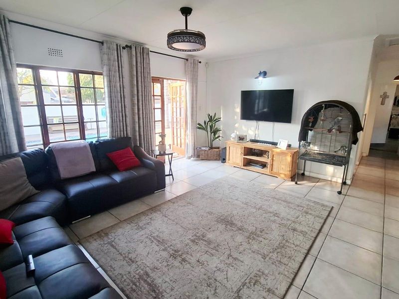 The Perfect Blend of Modern Comfort and Everyday Practicality - Photo 7