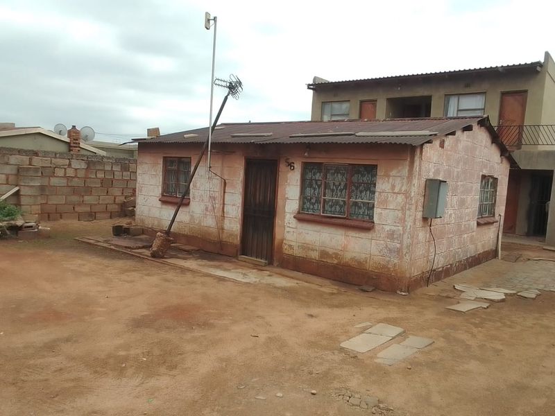 AN IVESTMENT PROPERTY FOR SALE IN THOKOZA - Photo 2